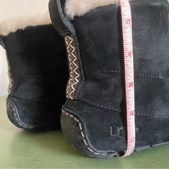 UGG #1007716 CHICKAREE Sheepskin Suede Lace Front Booties - Picture 8 of 9